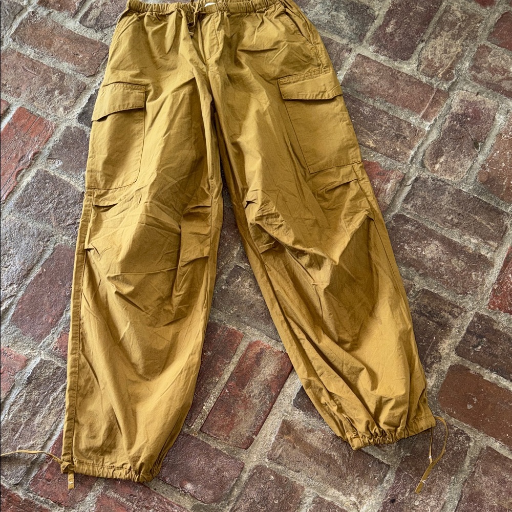⭐️NWOT Pilcro by Anthropologie Pull on Parachute Cargo Pants⭐️ - Picture 3 of 7